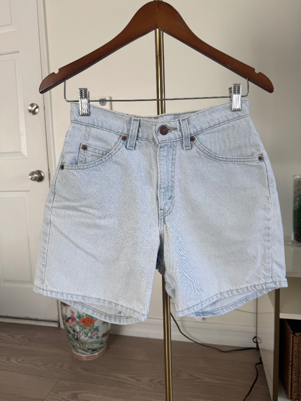 Vintage Levi's 550 Relaxed Fit Jean Shorts W28 Light Wash